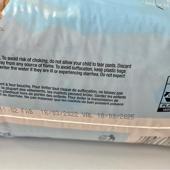 Huggies Finding Nemo Little Swimmers Diapers 17 Count Size 5/6 - Picture 5 of 7